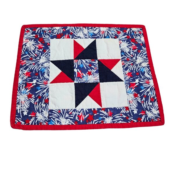 Patriotic Quilted Placemats Set Of 4 Fireworks & Stars Double-Sided Design Red/W - Picture 10 of 15